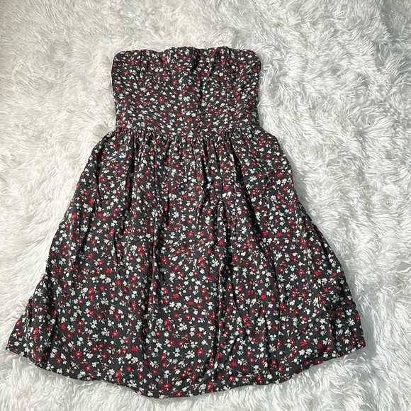 Hollister Dresses & Skirts - Floral xs hollister mini dress with pockets